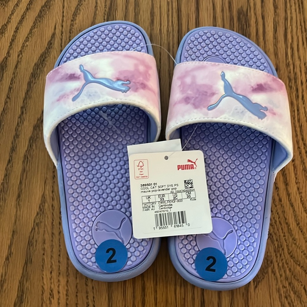 New with tags girls Puma slides